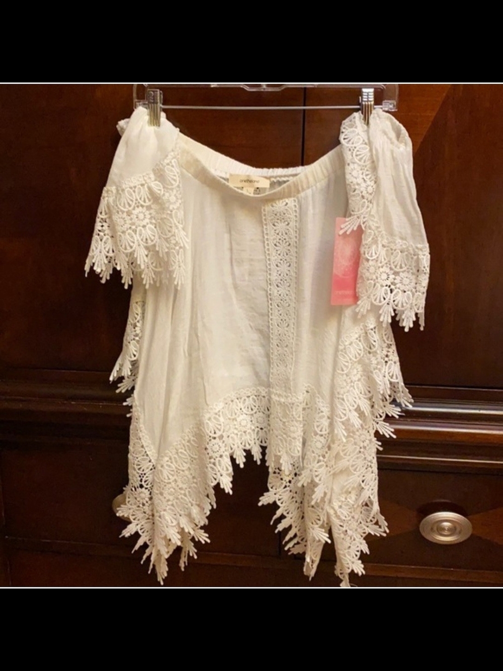 ONETHELAND White Lace Trim Off-Shoulder Top. Size L.